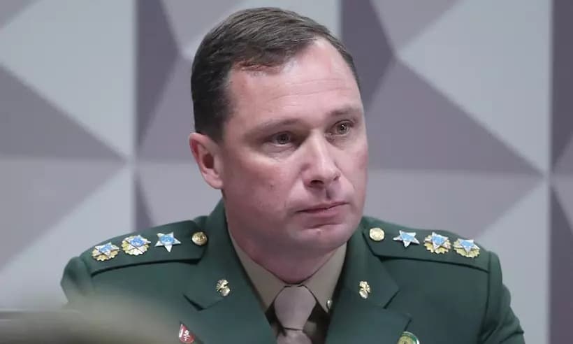 Com pena de 2 anos, Mauro Cid pretende entrar para a reserva do Exército e deixar o Brasil