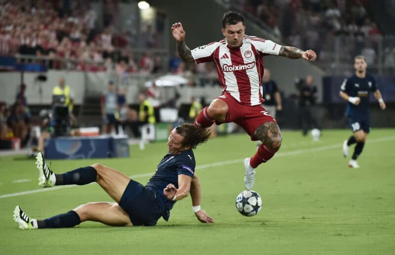 David Luiz estreia na Champions, mas sai da partida machucado