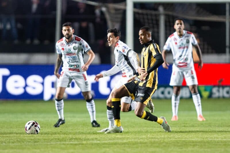 Amazonas FC inicia duelo com gol, mas sofre virada do Operário-PR