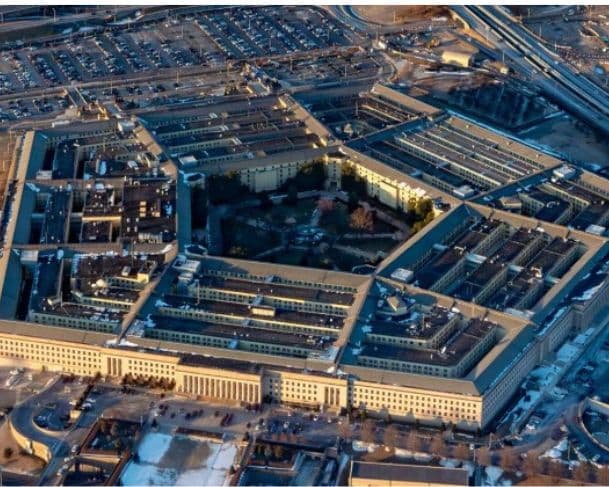 Donald Trump oficializa mudança de nome do Pentágono para “Departamento de Guerra”