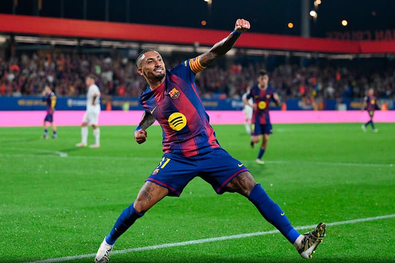 Raphinha se destaca e se torna forte candidato à Bola de Ouro