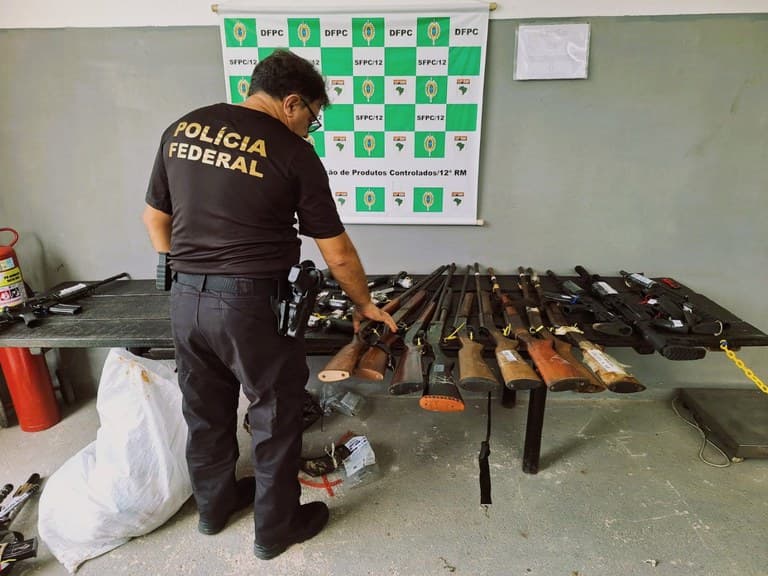PF destrói armas e munições apreendidas durante operações em Manaus