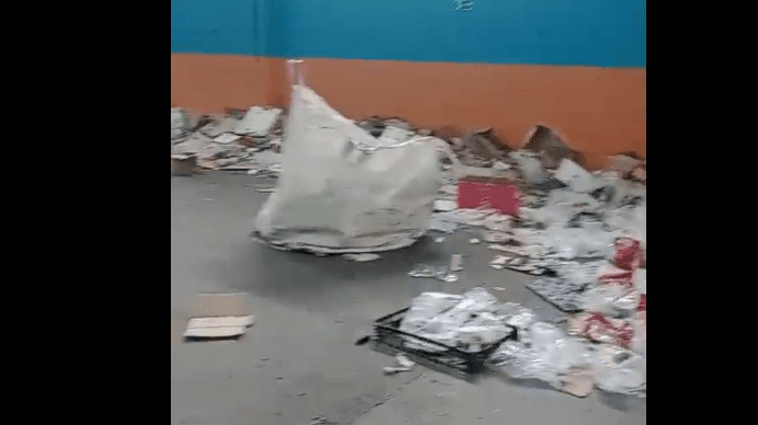 VÍDEO: Clientes denunciam venda de carnes vencidas e acúmulo de lixo em supermercado de Manaus