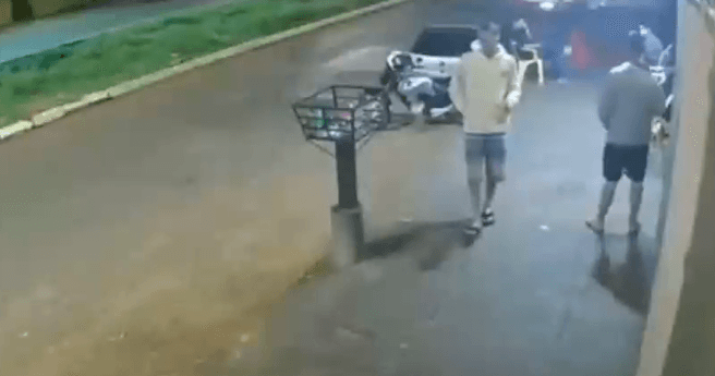 Dupla em moto atira contra jovens em Araguari; dois morrem e um sobrevive