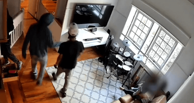 Babá e criança são feitas reféns durante assalto em casa de luxo em São Paulo