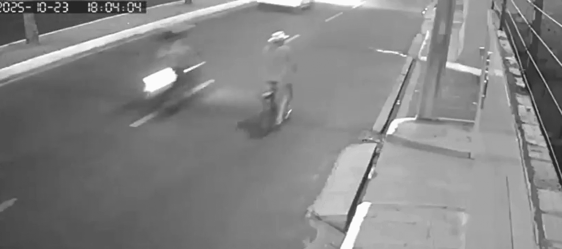 VÍDEO: Motociclista foge da polícia e atropela ciclista idoso em Teresina