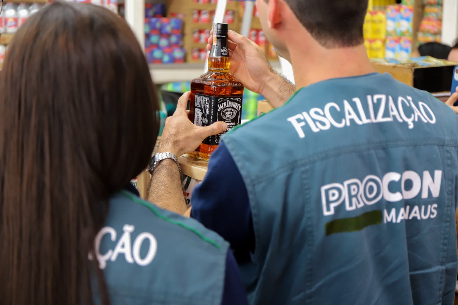 Operação “Zero Metanol” apreende 13 mil litros de bebidas em situação irregular em Manaus