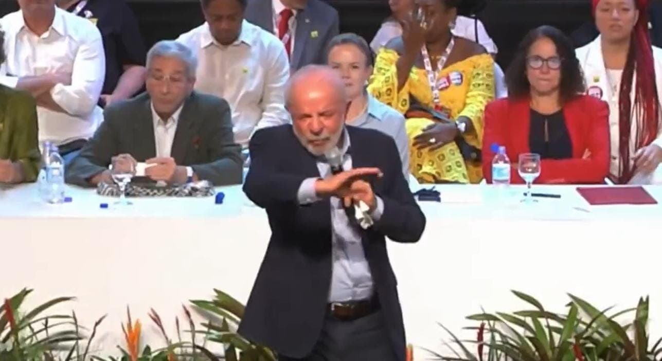 VÍDEO: Lula critica uso excessivo de celular e reclama de “bom dia no WhatsApp”
