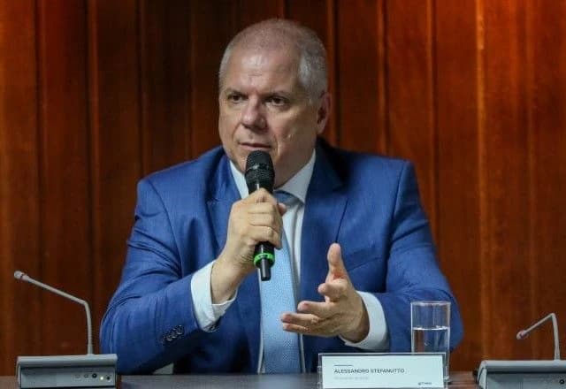 Ex-presidente do INSS será ouvido em CPMI que apura desvio bilionário de benefícios