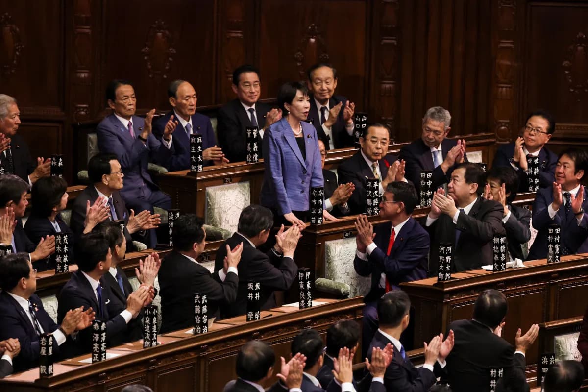 Japão tem primeira mulher premiê em sua história: conservadora Sanae Takaichi assume o cargo
