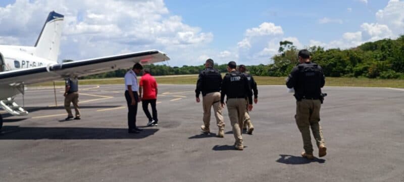 Operação realiza transferência de presos de delegacia de Envira