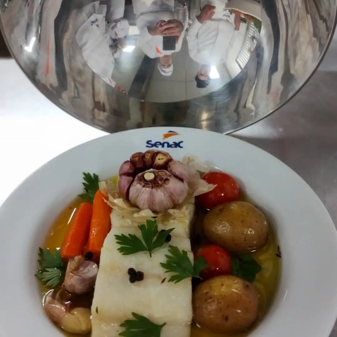 Aprenda a fazer tambaqui confit em óleo de tucupi; pescado ganha versões sofisticadas