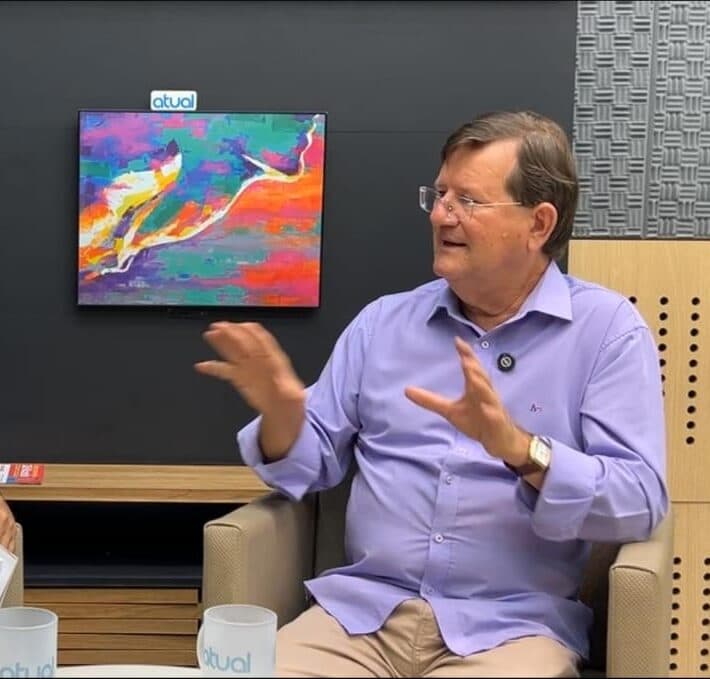 Zé Ricardo chama atenção para papel do vereador e critica uso de recursos públicos em festas