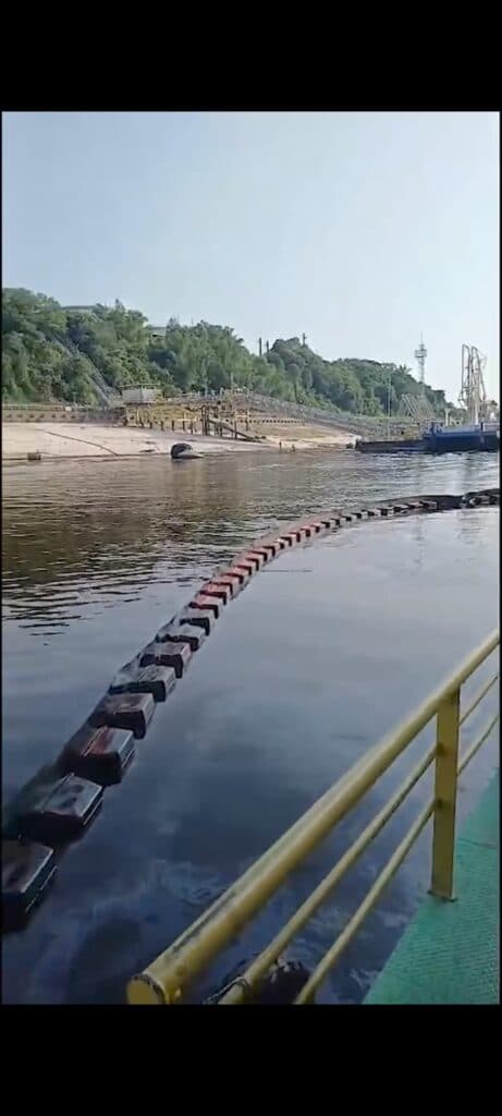Vídeo: Vazamento de óleo no rio Negro aciona Ipaam e esquema de contenção da Ream