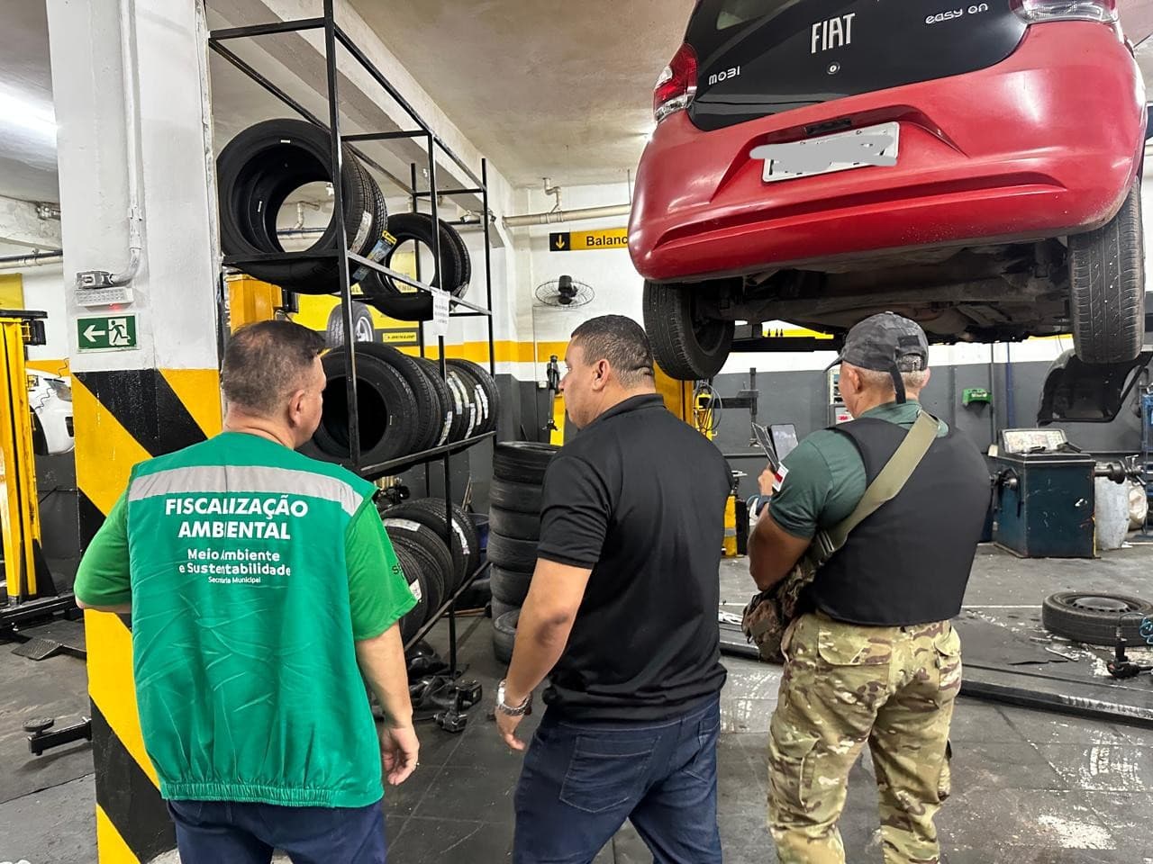 Empresas são notificadas por descarte irregular de pneus em Manaus