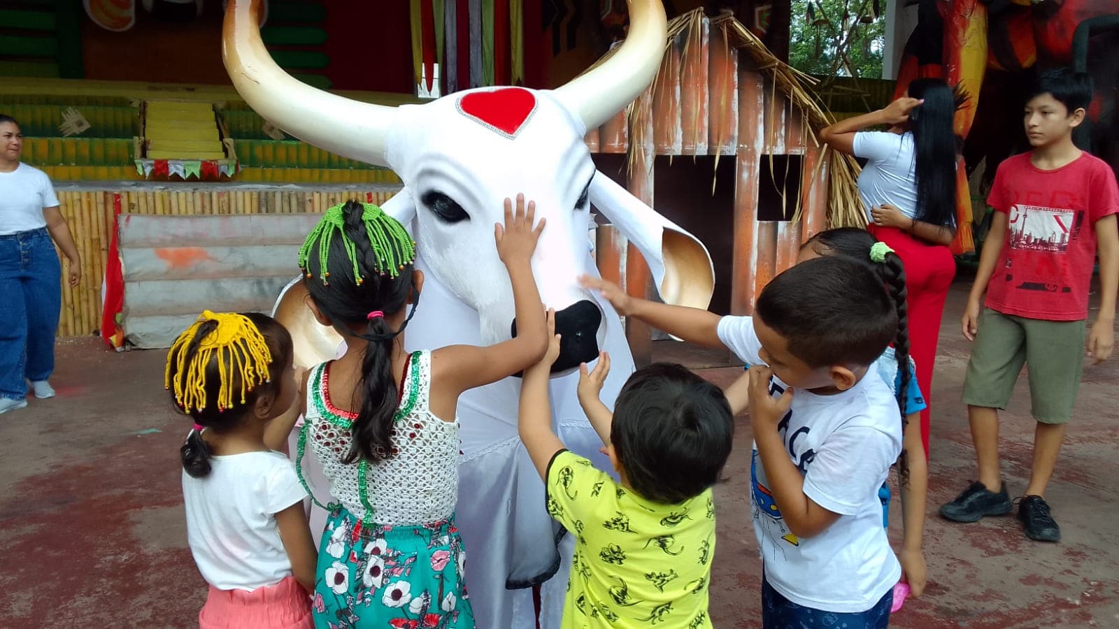 No Dia das Crianças, Comando Garantido realiza ação solidária na zona Sul de Manaus