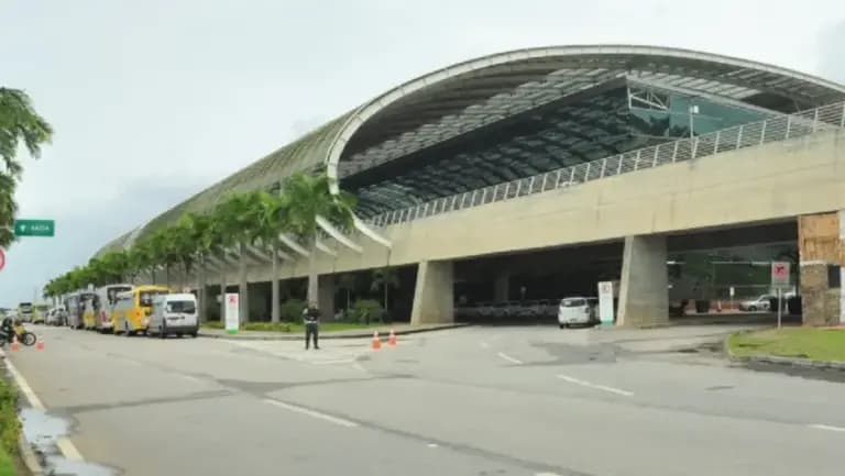 Passageiro diz ter bomba e causa pânico em avião que saía de Natal para Recife