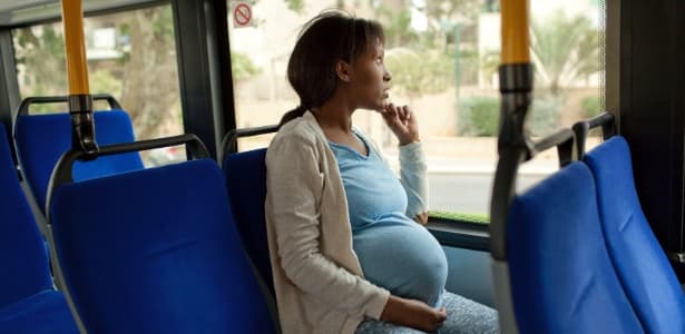 Projeto de Lei propõe embarque prioritário e sem catraca para gestantes em Manaus