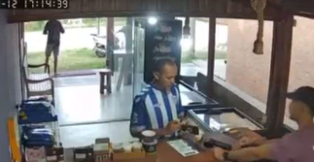 Veja momento que jovem é morto a tiros dentro de loja de açaí