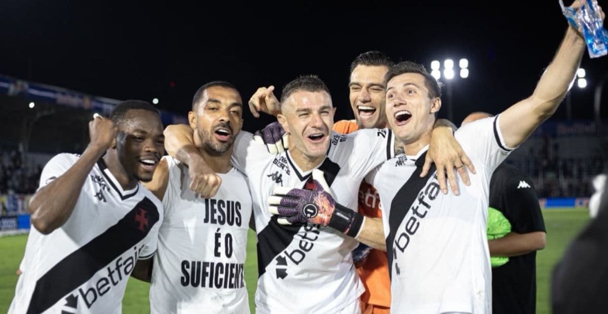 Vegetti marca duas vezes e Vasco faz 3 a 0 no Bragantino