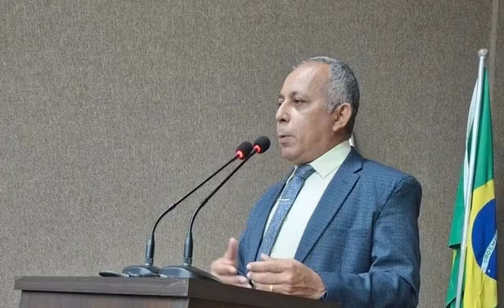 Vereador de Itacoatiara é flagrado sugerindo ir armado à Câmara; veja vídeo