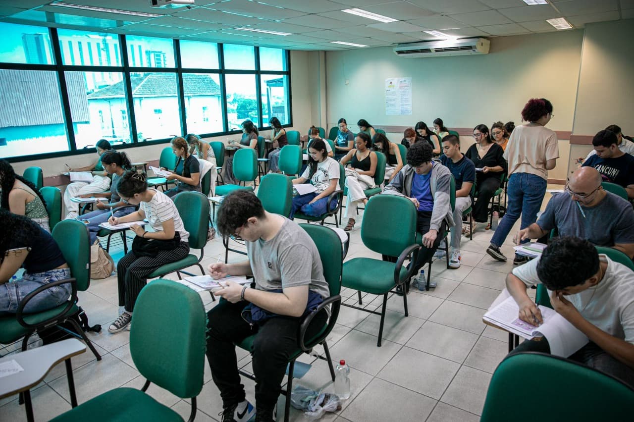 Vestibular 2025 da UEA mobiliza milhares de candidatos em todo o Amazonas