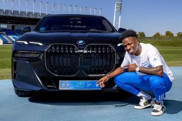 PRESENTE DE MILHÕES! Real Madrid gasta R$ 27 milhões em carros de luxo