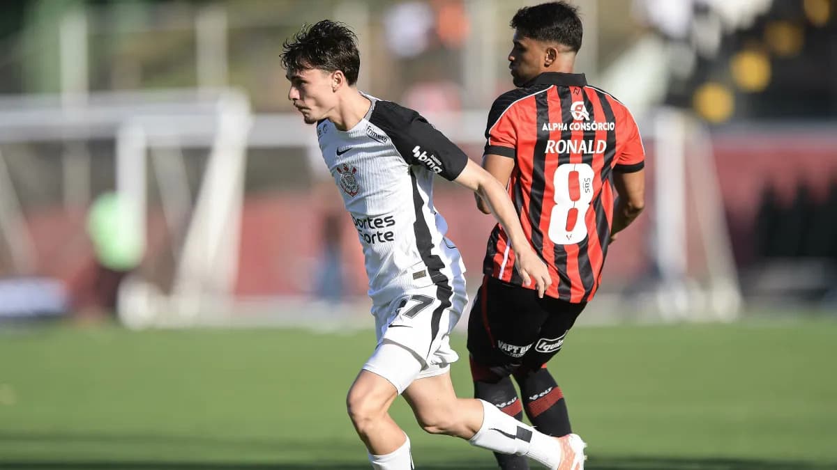 Corinthians bate o Vitória em jogo tenso, com 11 cartões e uma expulsão