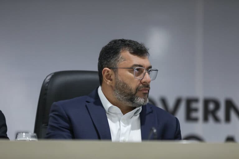 Wilson Lima manda apurar uso de linguagem neutra em evento do governo do Amazonas