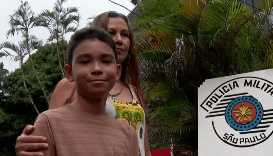 Menino de 10 anos salva mãe durante crise convulsiva