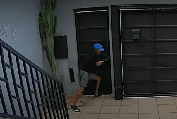 Criminosos capotam carro ao fugir de tentativa de assalto a residência em SP