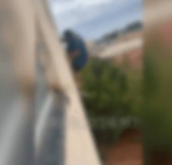 Homem tenta fugir de programa sexual sem pagar travestis e despenca de janela