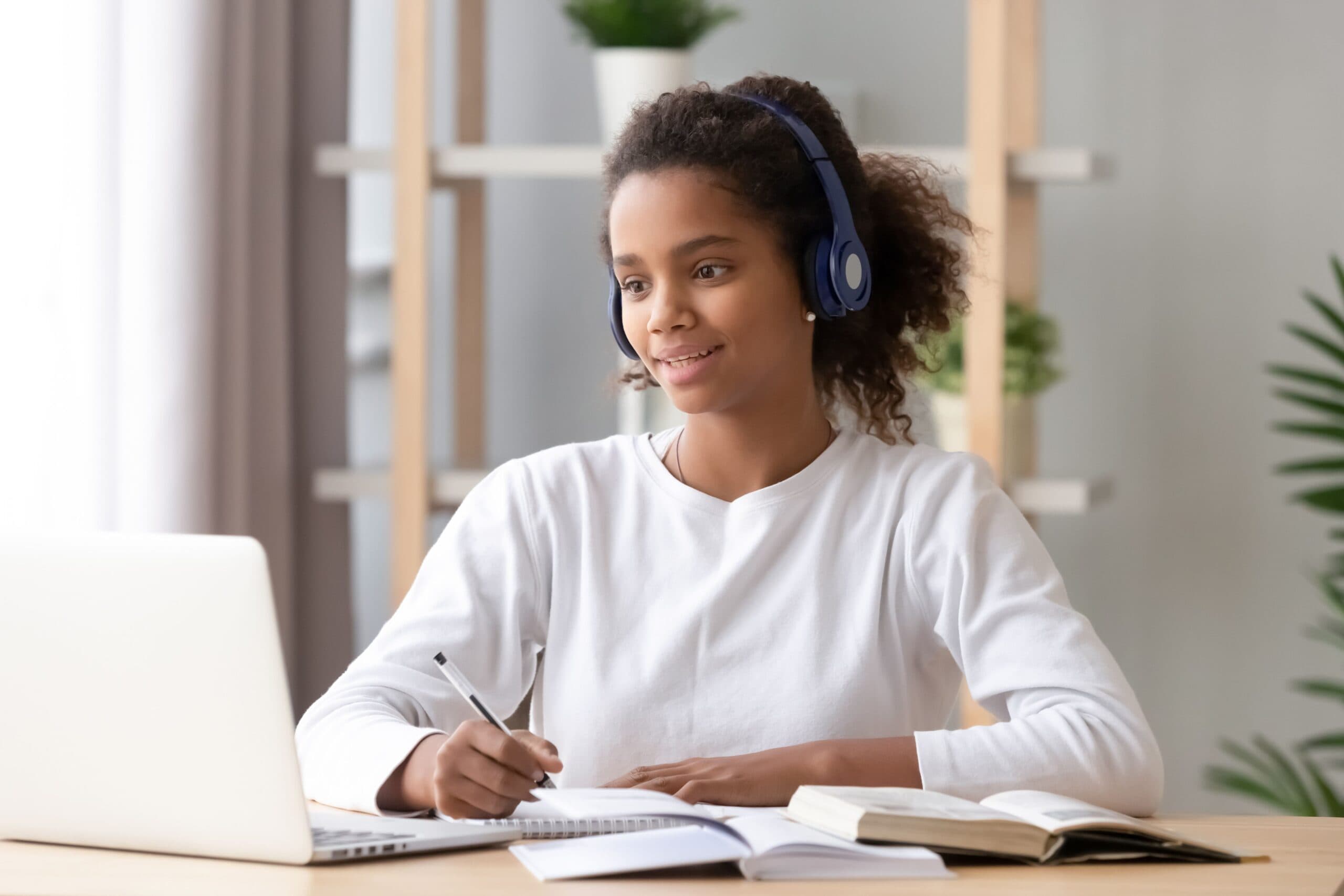 Google Drive cria recurso de IA capaz de transformar textos longos em podcast