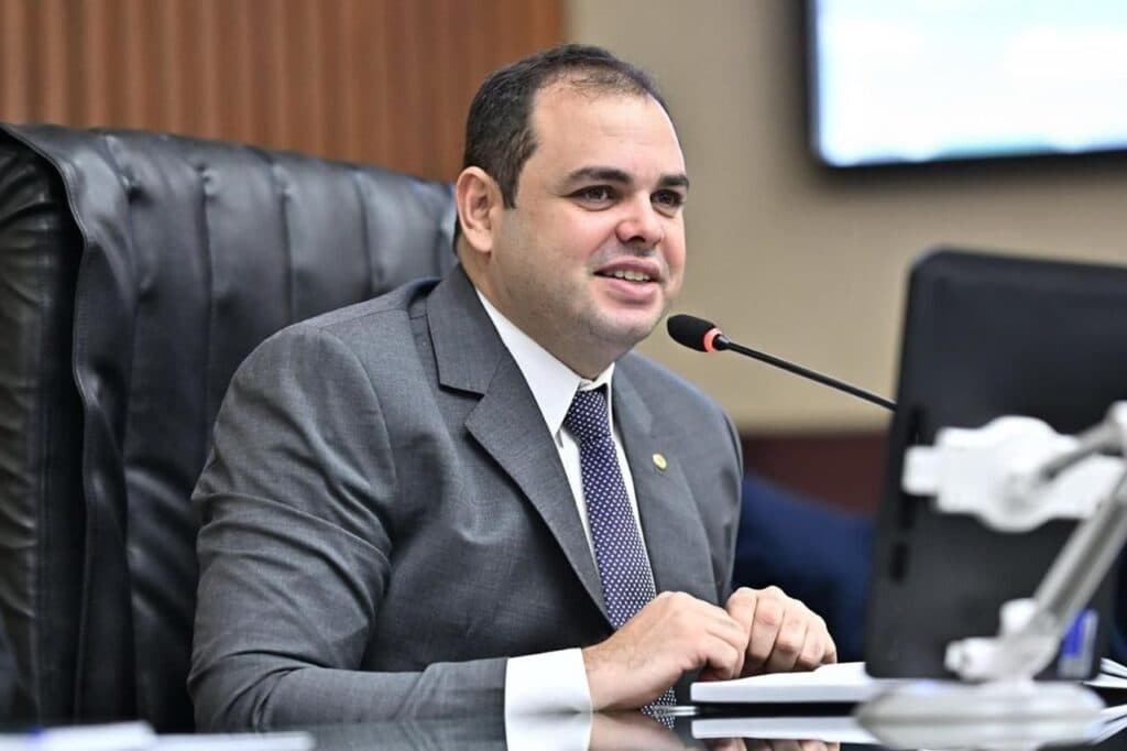 Roberto Cidade é eleito governador por unanimidade no Amazonas