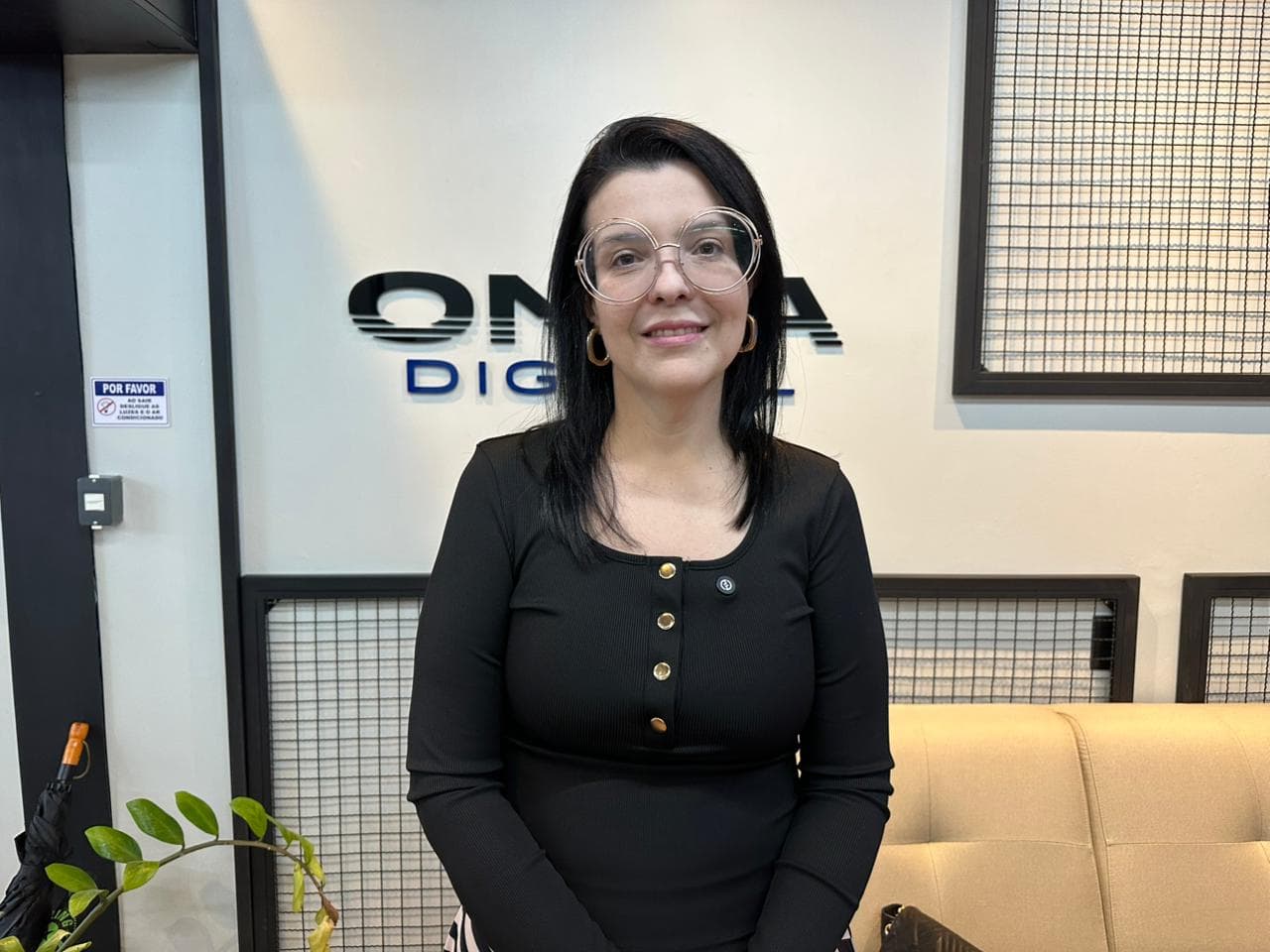 “Zumbido no ouvido é sinal de alerta”, diz fonoaudióloga sobre saúde auditiva no Novembro Laranja