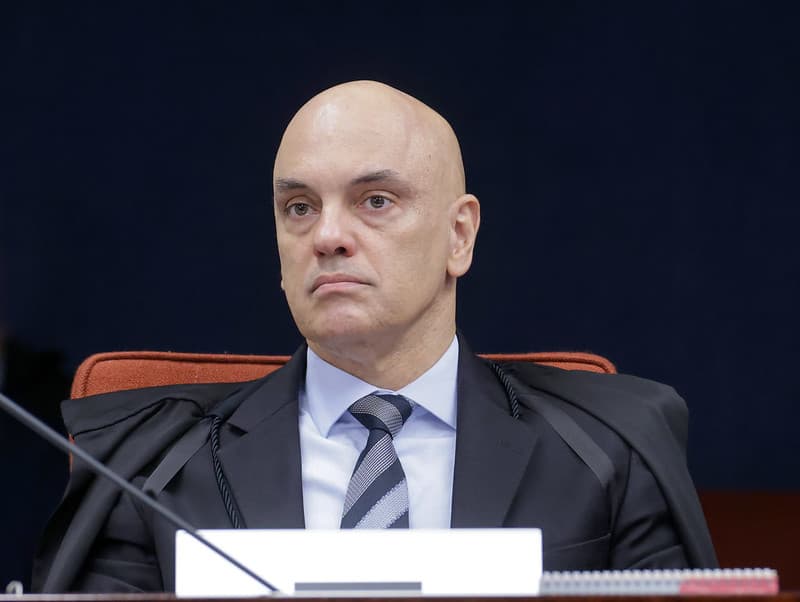 Alexandre de Moraes vota para manter Bolsonaro preso