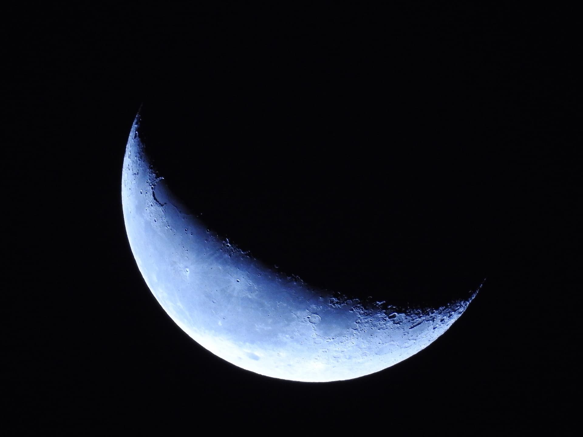 Caverna secreta sob a Lua pode virar abrigo para astronautas, dizem cientistas