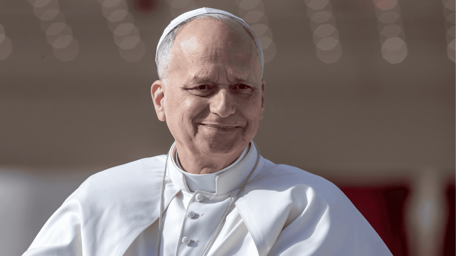 Papa Leão XIV deixa Turquia e segue para o Líbano com apelo por paz em meio a crises