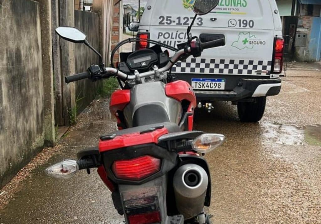 Polícia recupera motocicleta roubada no município de Jutaí