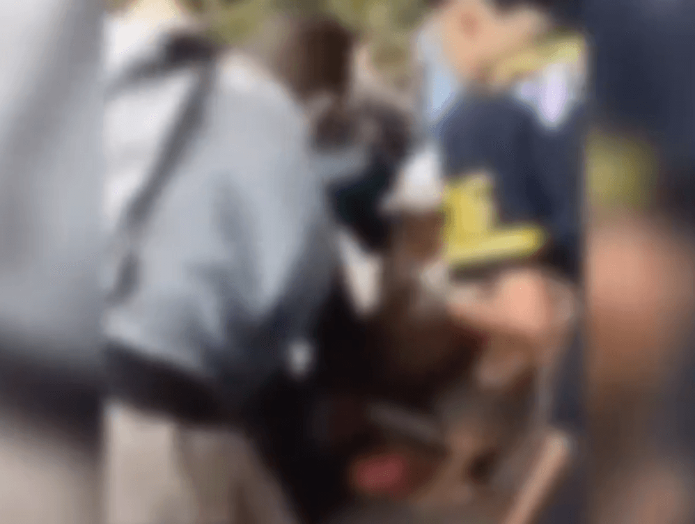 Homem acusado de estupro é arrastado e morto por moradores na Indonésia