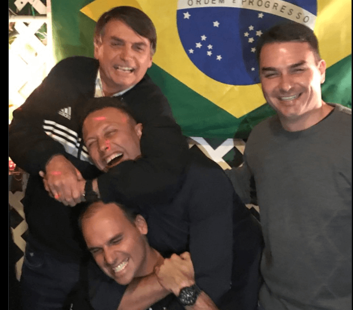 Flávio inicia articulações com aval de Bolsonaro para a corrida presidencial de 2026