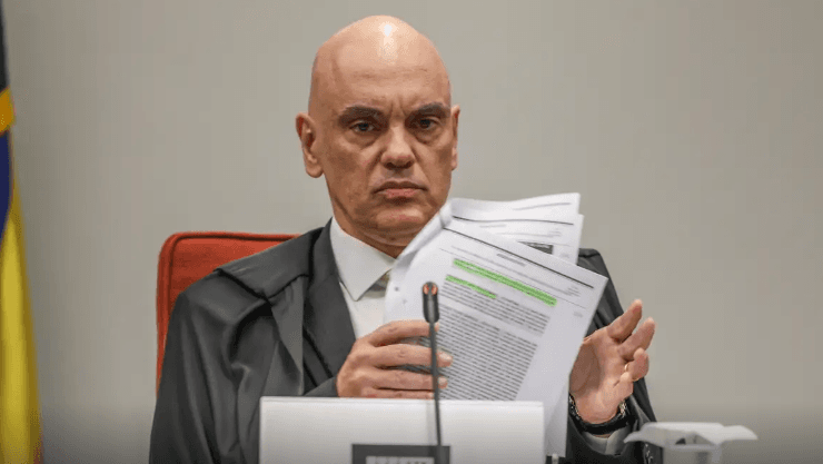 Moraes mantém exigência de autorização para visitas de Michelle e filhos a Bolsonaro