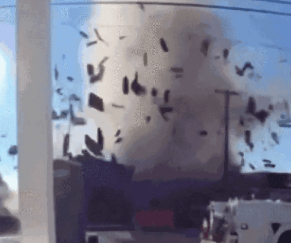 Explosão destrói casas e deixa seis feridos na Califórnia