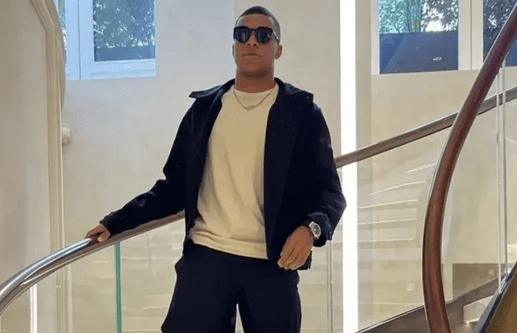 PSG é condenado a pagar R$ 390 milhões a Mbappé