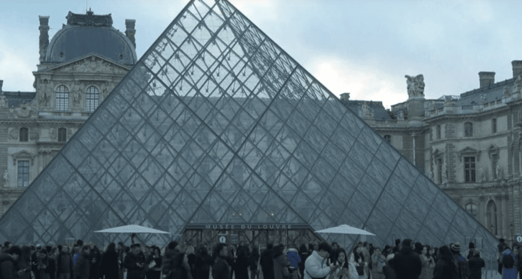 Museu do Louvre reabre parcialmente após greve de funcionários