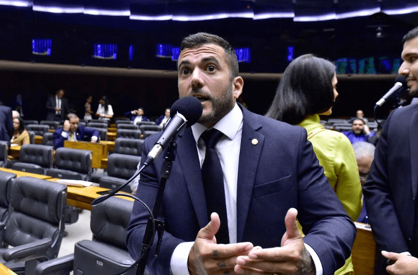 Carlos Jordy critica operação da PF e chama ação de ‘covarde’