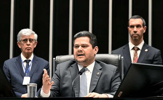 Alcolumbre encerra ano legislativo e reforça autoridade parlamentar validada pelo voto