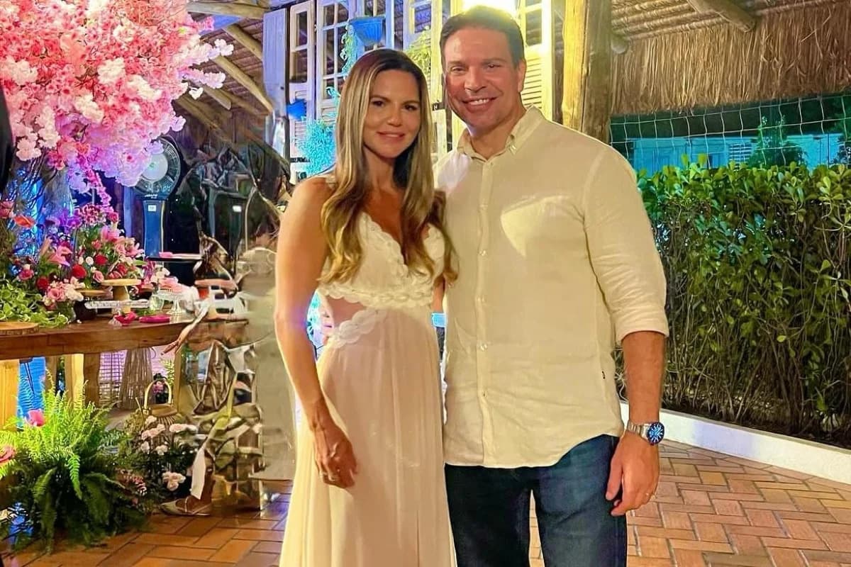 Mulher de Ramagem anuncia que ex-deputado vai vender curso online