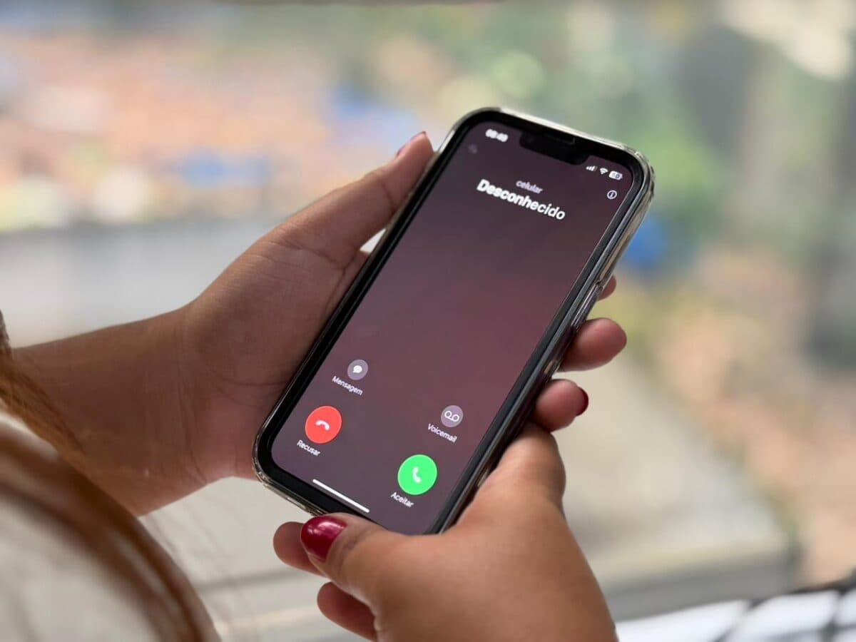 Criminosos usam golpe da ligação muda para clonar vozes de vítimas em Manaus