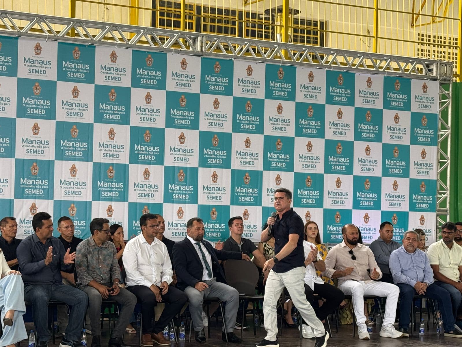 Prefeitura vai gastar R$ 92 milhões para pagar progressão e bonificação a professores de Manaus